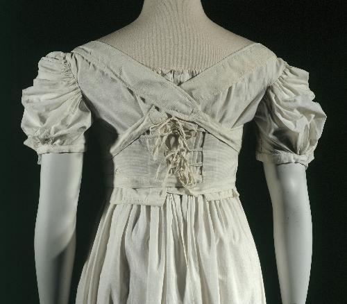 historicalcorsets:  Wrap corset 1820 © R. ja P. Briant Ladet / Galliera / Roger-Viollet Palais 