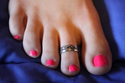 babydolls-feet:  Toe ring pt 2   http://babydolls-feet.tumblr.com/