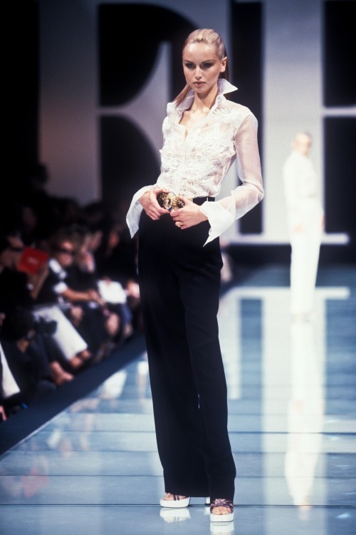 Gianfranco Ferre Ready-To-Wear Spring/Summer 1997.Model: Adriana Karembeu