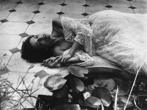mesogeios: Bianca Jagger by Cecil Beaton, 1978 