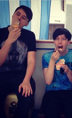 illmakeuhowell:  illmakeuhowell:  illmakeuhowell:  ~i wish i could be that ice cream~