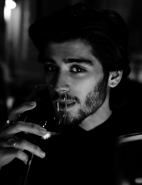 larryloves: Zayn is fucking beautiful