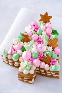 sweetoothgirl:  CREAM TART TREE CAKE