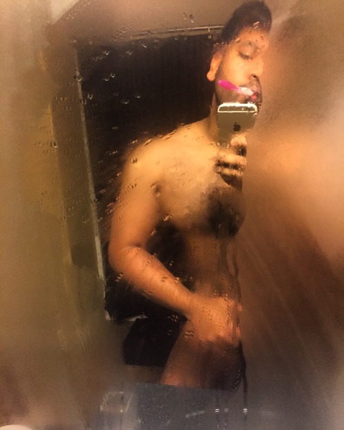 demvisualfeels:Shower time ;) shit dust