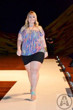 planetofthickbeautifulwomen:  Plus Size Model Amanda Santana (Rio de Janeiro, Brazil)               @ The 8ª EDIÇÃO FASHION WEEKEND PLUS SIZE VERÃO 2014