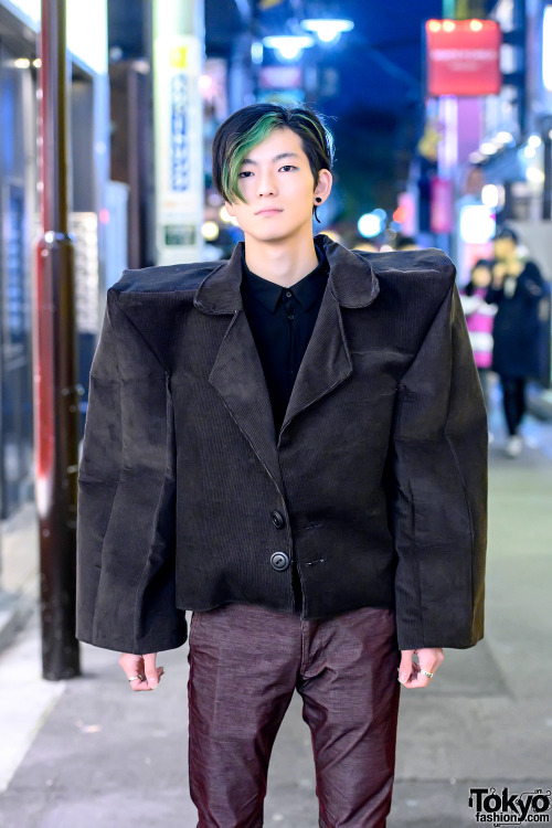 tokyo-fashion: 19-year-old Japanese college student Nagi wearinig a handmade super boxy jacket with 