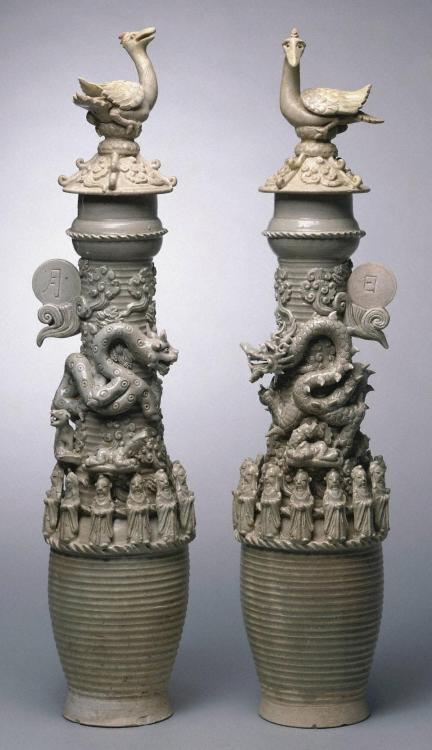 historyarchaeologyartefacts:Two funeral urns representing the sun and moon. China, Yuan-Song Dynasti