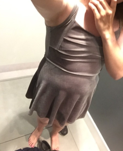 iliketowearskirts: Thanks to the help of a couple close friends, I finally felt brave enough to try 