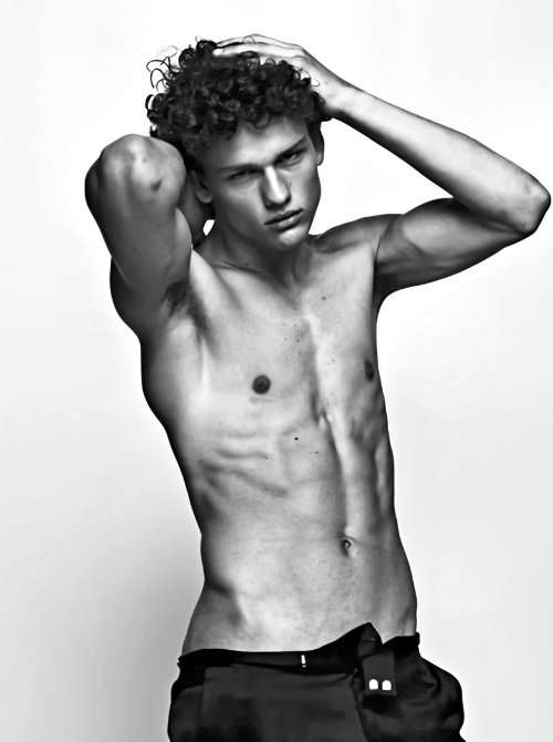 maleadjusted3:Simon Nessman