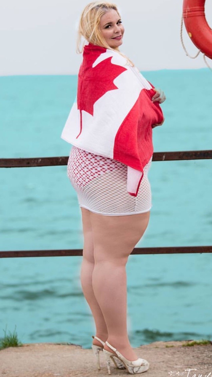 lovemesomebiggirls:  bbworship:  Some Canadian thickness  Oh Canada!