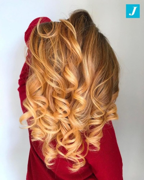 Oro tra i capelli con il Degradé Joelle ✨ ⠀ #hairstyles #hair #hairgoals #hairlove #hairartis