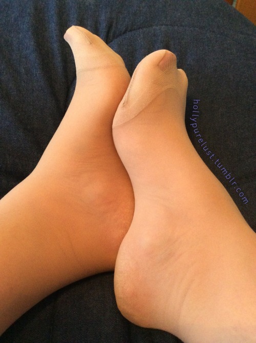 hollypurelust:This morning, just before lunch, waiting for my husband to get home. Pass the time snapping pics of my feet. :)