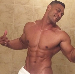 muscleworship808:ISLANDER FEVER