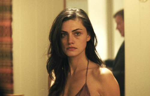 beautorigine: Phoebe Tonkin as Mother in Cul-de-Sac (2016)