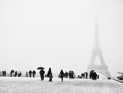 Aigla:  La Tour Eiffel Sous La Neige (By . Adrien .) 