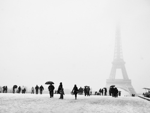 aigla:  La tour eiffel sous la neige (by . ADRIEN .) 