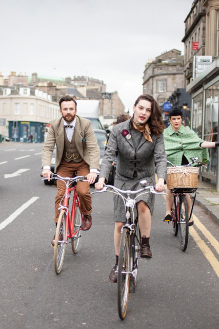 bikesandgirlsandmacsandstuff:  (via Edinburgh Harris Tweed Ride 2014 | Edinburgh Cycle Chic)