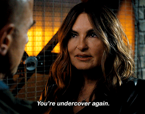 elliot-olivia:How about we call it a friendship? How’s that for now? LAW &amp; ORDER: ORGANIZED CRIM