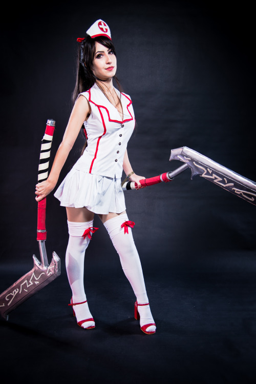 candy-cosplays:  Candy Cosplays as Nurse Akali  League of LegendsCampeonato Brasileiro de League of Legends 2016 - CBLOLPhoto: Bruno Antonucci 