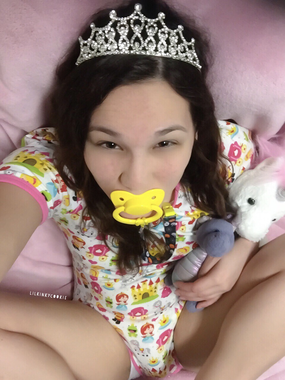 lilkinkycookie-princess:  Why yes, I am a Princess, isn’t it obvious? 