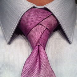 almostattimesafool:  WAIT I KNEW I HAD SEEN THIS BEFORE OMG THIS REALLY ATTRACTIVE GUY I KNOW POSTED A SELFIE ON INSTAGRAM THIS WEEKEND AND HAD HIS TIE LIKE THIS AND I KNEW I RECOGNIZED IT BUT COULDN’T REMEMBER WHERE He probably doesn’t have a Tumblr