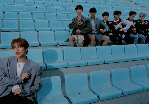 LEFT & RIGHT M/V