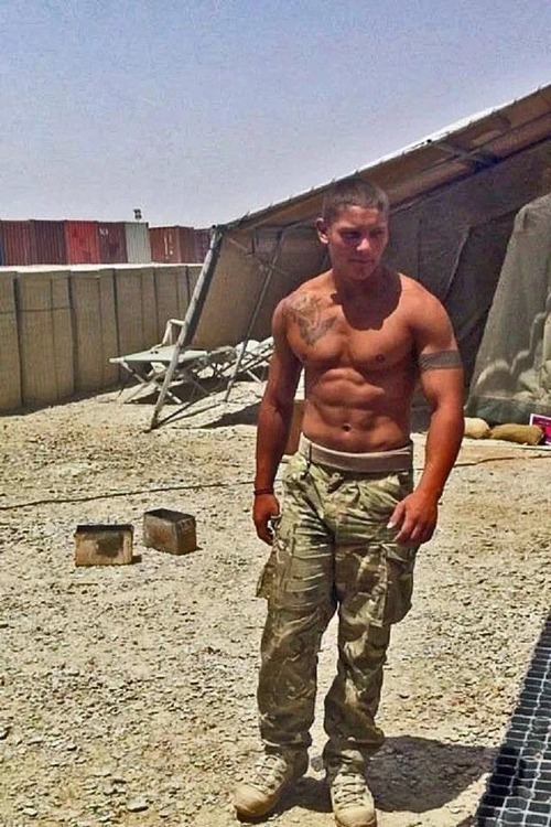 ksufraternitybrother:  Cute! KSU-Frat Guy:  Over 30,000 followers . More than 19,000