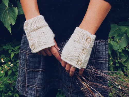 makinguselessthings: Here it is!Ragamittens, a fingerless glove pattern. You can download it fo