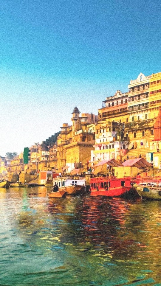 A picture of one of the oldest living cities in the world, Kashi or also known as Varanasi.