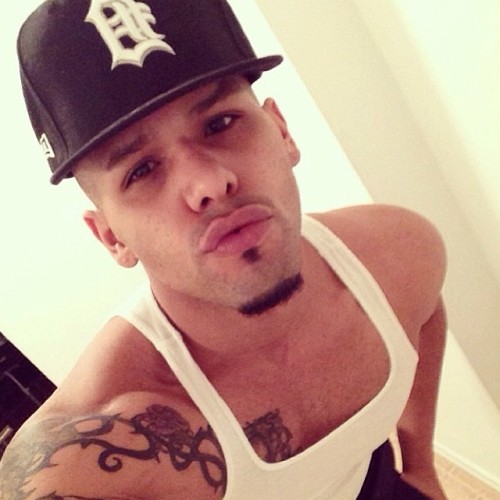 blatinobruthas:  #goodmorning #beautifulmen #blatinobruthas #fitted 