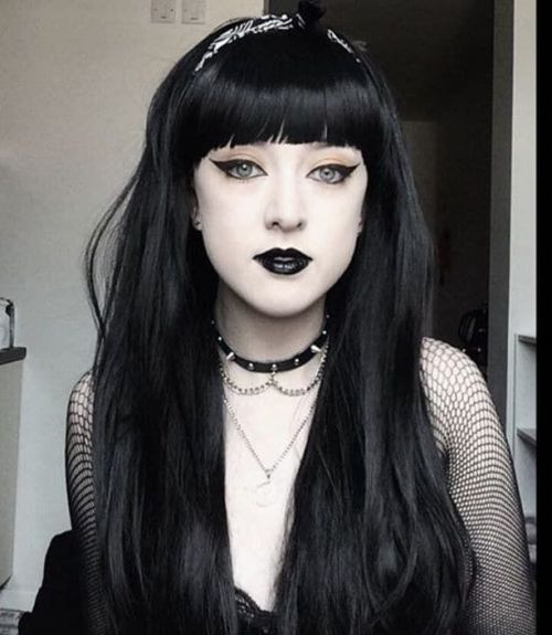 imonlyadumpling: chubunny:  bumbleshark:  bumbleshark: i hate what terfs did to bangs its a classic goth girl staple and terfs shouldnt be allowed to get them anymore   The good news is that blunt bangs don’t automatically count as terf bangs. It’s