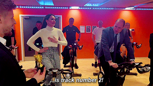 e2b6968f215e645480e9a1de521599ae80475750.gif