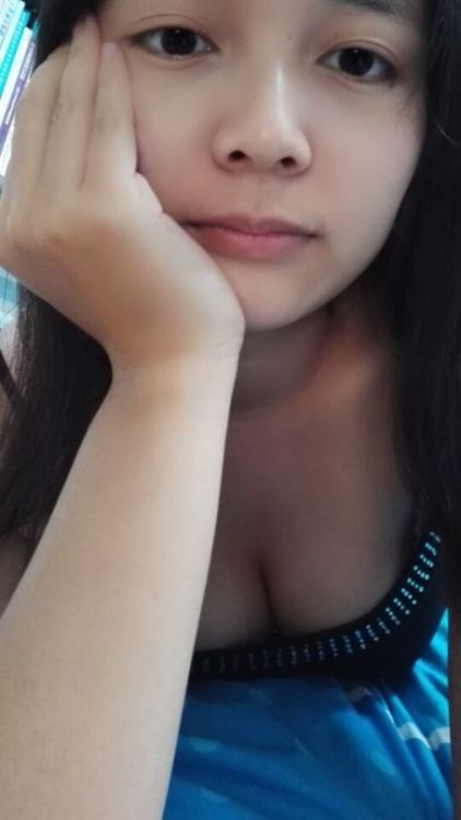 zhuyanhui: 分享眼睛美乳骚逼女友，眼镜巨奶，口活一绝。人前清纯妹，床上价格高！ 分享你的女友，老婆。让更多的人见识她的骚样！报复你讨厌的闺蜜，室友，身边人！让她们的淫贱展现在世人面前！投稿加