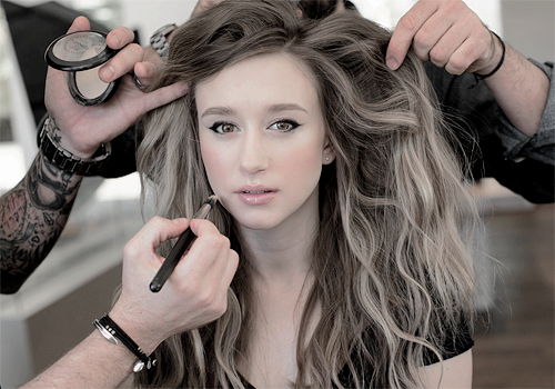 laina:  breathtakingqueens:Taissa Farmiga BTS of JustJared Spotlight (April 2015)