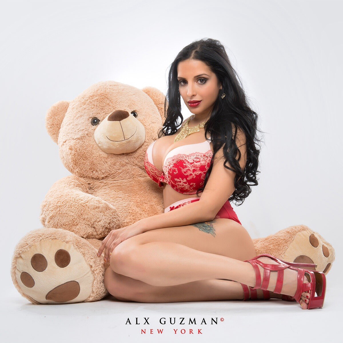 vpw-dreamgirls:  Tehmeena Afzal - Alx Guzman