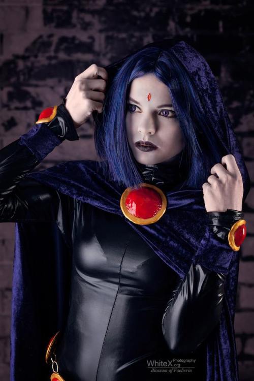 queens-of-cosplay:  RavenCosplayer: Blossom of FaelivrinPhotographer: WhiteX Photography