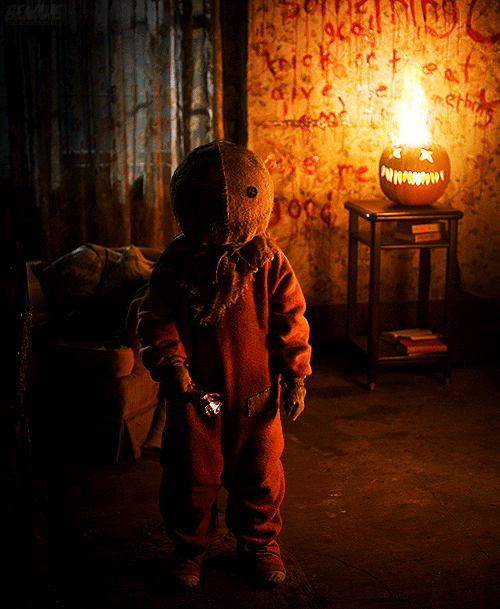 bewarethehorrorblog:  “Trick or treat, trick or treat, give me something good to