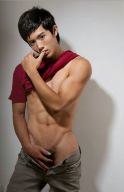 maliboojim:  Cute and sexy Asian guy  Maliboojim.Tumblr.com