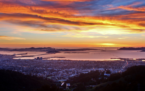 beautifulworldbucketlist: about-usa:Berkeley - California - USA (by Joe Parks)  Check out Beautiful 