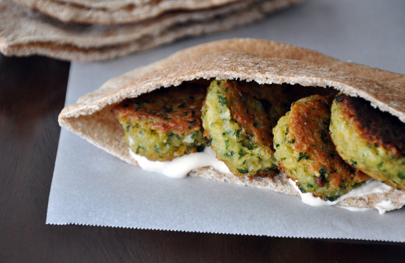 vegan-yums:  Homemade falafel with tahini sauce / recipe (for the sauce replace yogurt