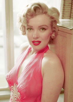 missmonroes:  Marilyn Monroe photographed