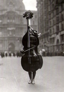 arpeggia:Otto Bettmann - Walking Violin in Philadelphia Mummers Parade, 1917