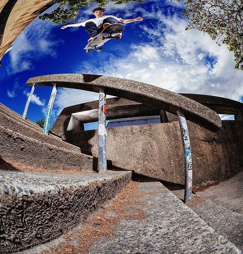 @versace_plug Kickflip Backlip in Seattle by @burnydiego 🦅 Soon in @pocketskatemag Vol. 3👏👏👏 (hier: Bar Milano)
https://www.instagram.com/p/B1beS5MoGpy/?igshid=4pk3yakswyxu