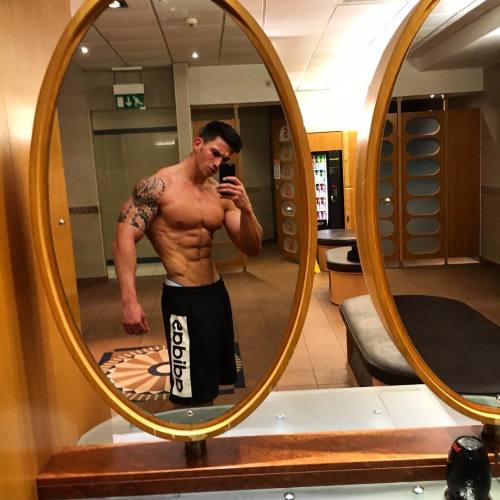 lumbrjax:  Instagram user @craigmortonfitness http://ift.tt/1qGkVKm