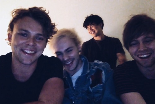 calspixie:This is what I like to see, my favorite people smiling