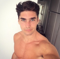 jezebelsboys:  💕JEZEBEL’S HUNK OF THE DAY💕  Oh, Charlie 😍😍   Instagram: Charlie Matthews  Follow Me:JEZEBEL’S BOYS 💕