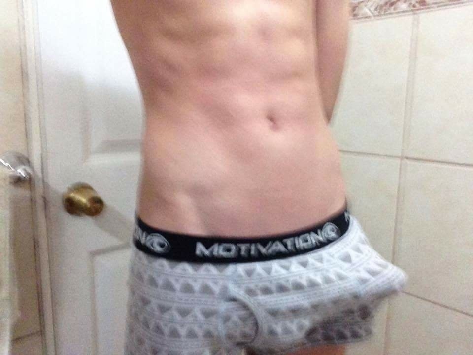 juliankro:  Carlos, 19 años y es de San Fernando, Sexta Regíon, Chile 