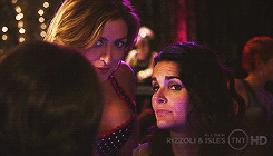hedalives:  when you’re minding your own business and the clexa fandom attacks you with their sexual frustration 