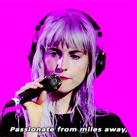 paramores:Watch Paramore dominate Drake’s “Passionfruit” in the BBC Radio 1 Live Lounge.