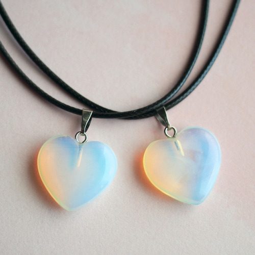 palepastelgoth:  Opal Heart